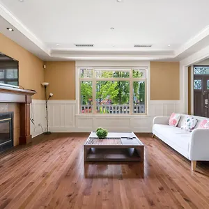  Holiday home Luxurious 5bd Dream House Canada